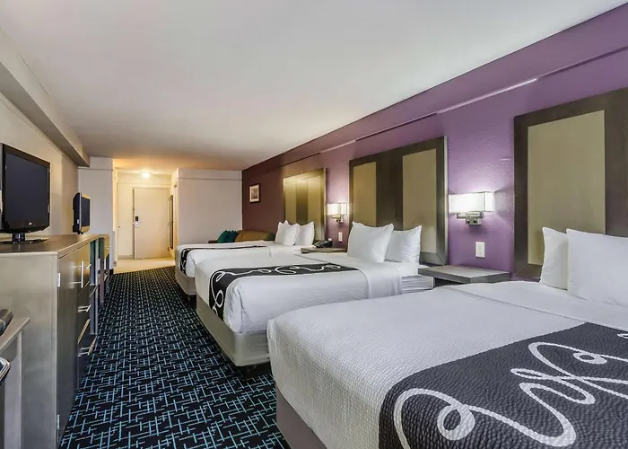 La Quinta By Wyndham Kansas City Airport