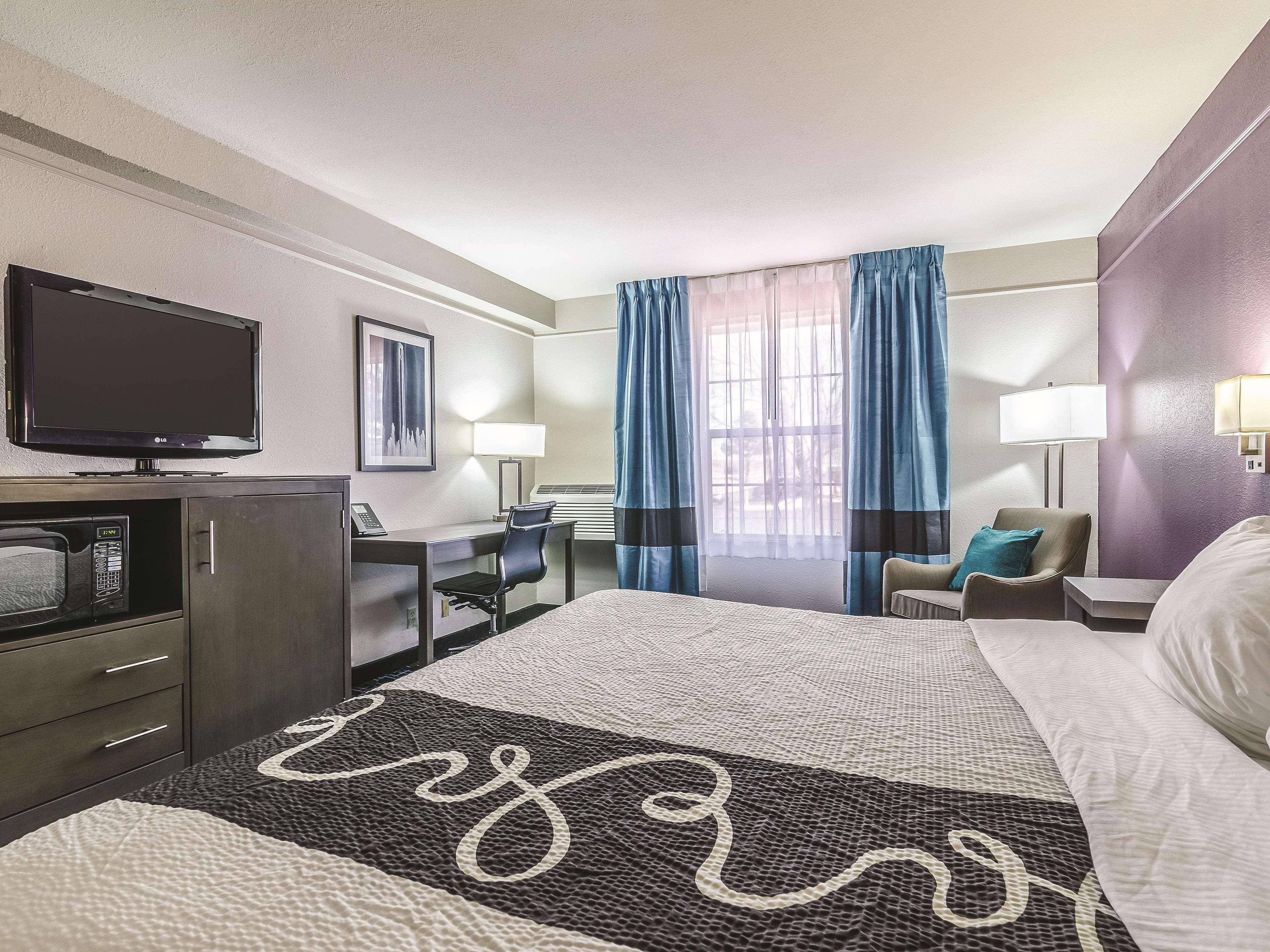 Hotel La Quinta By Wyndham Kansas Airport 3*