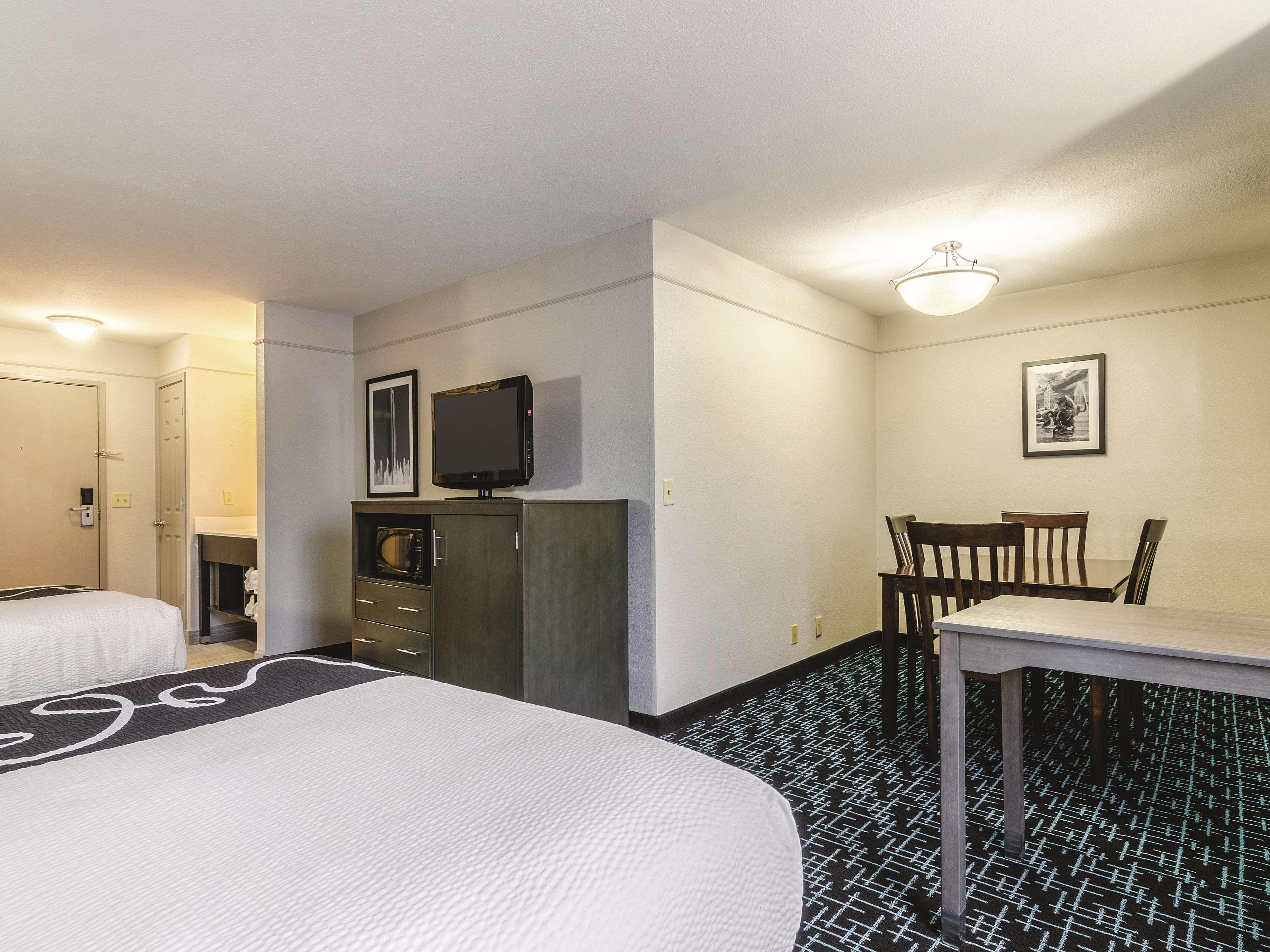 Hotel La Quinta By Wyndham Kansas Airport