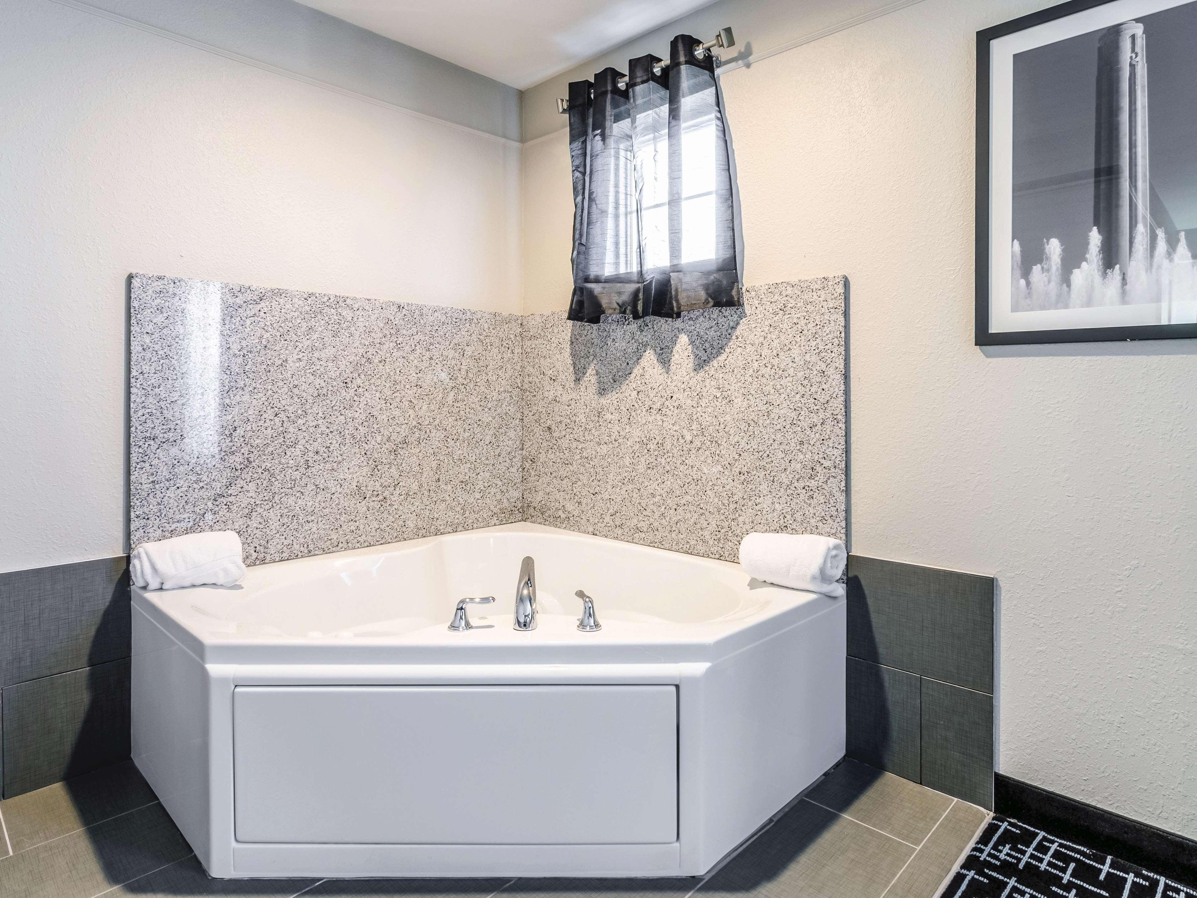 Hotel La Quinta By Wyndham Kansas Airport 3*