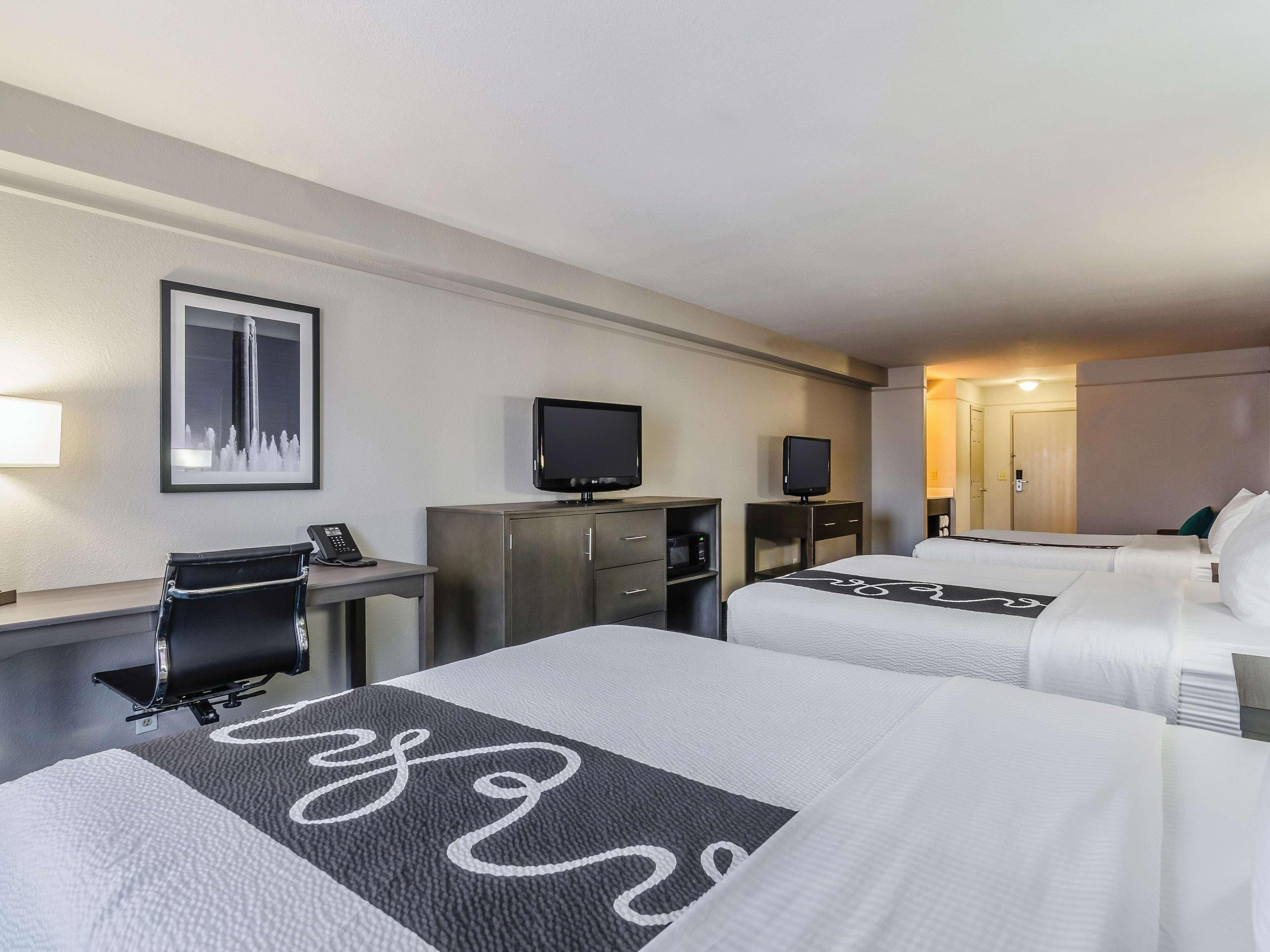 Hotel La Quinta By Wyndham Kansas Airport 3*