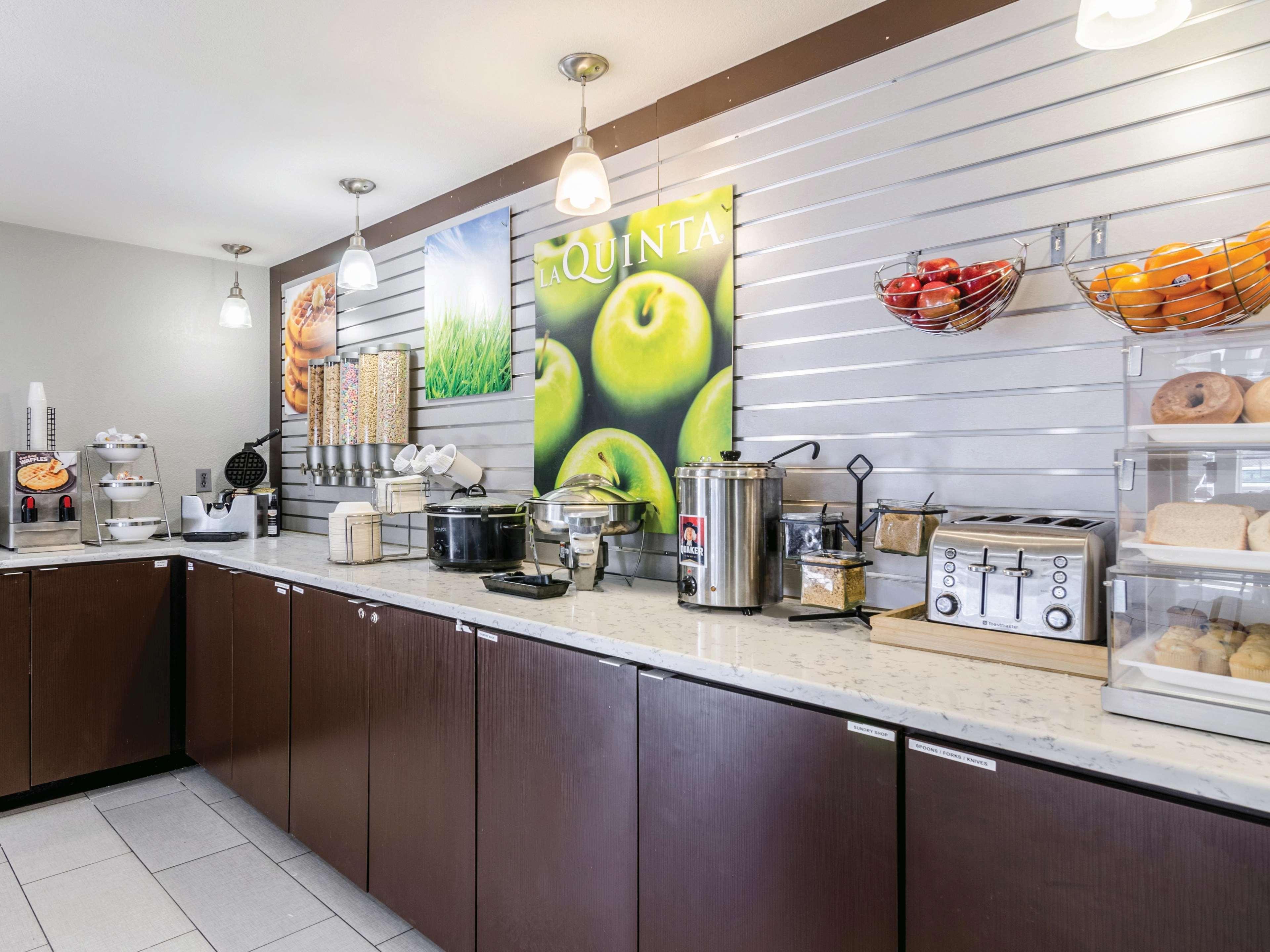 La Quinta By Wyndham Kansas Airport Hotel Kansas City