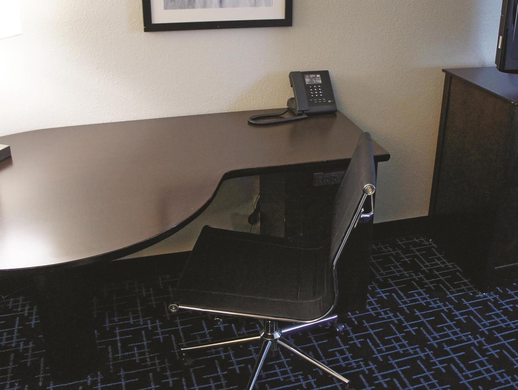 La Quinta By Wyndham Kansas Airport Hotel Kansas City