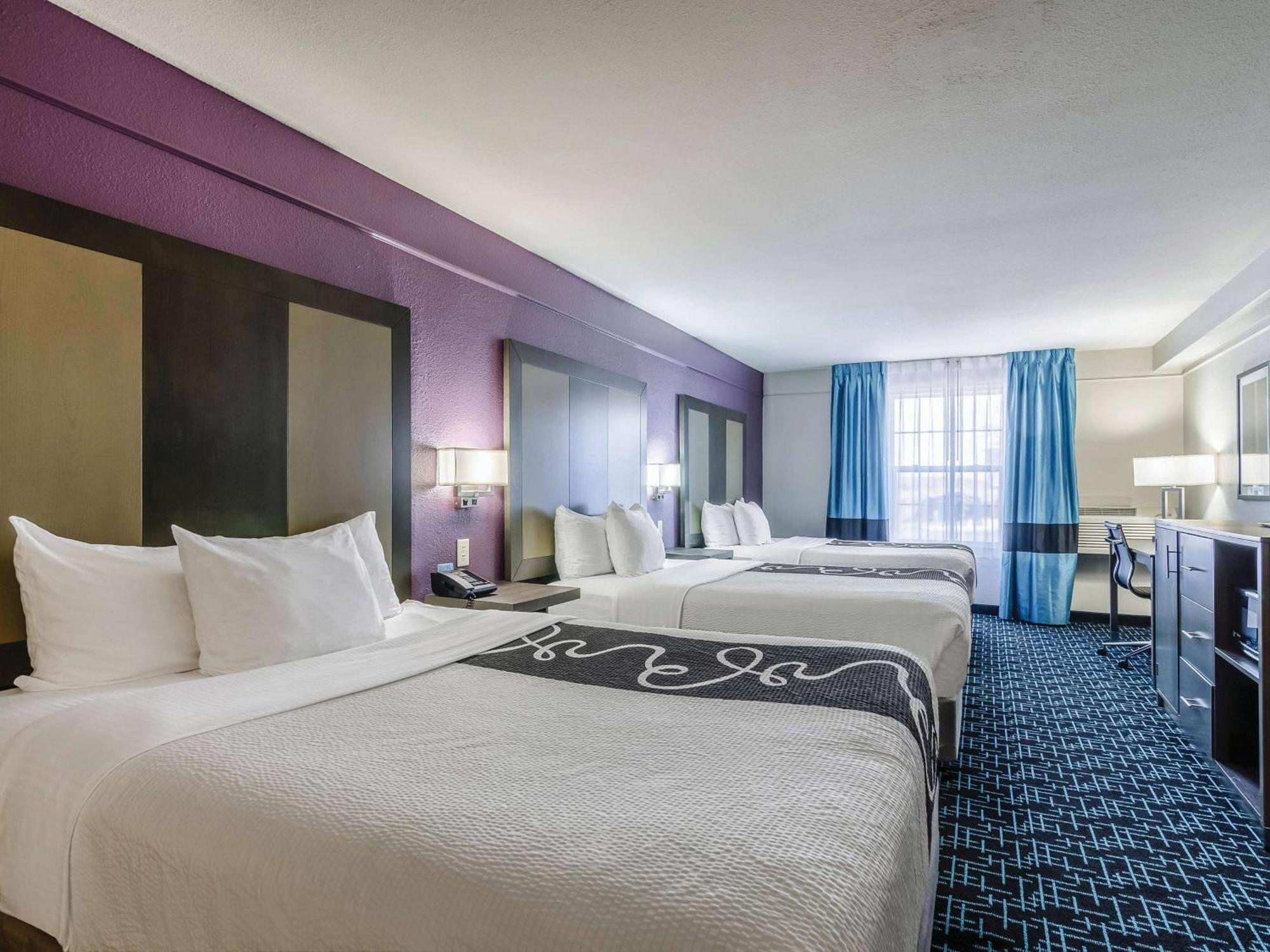 Hotel La Quinta By Wyndham Kansas Airport 3*