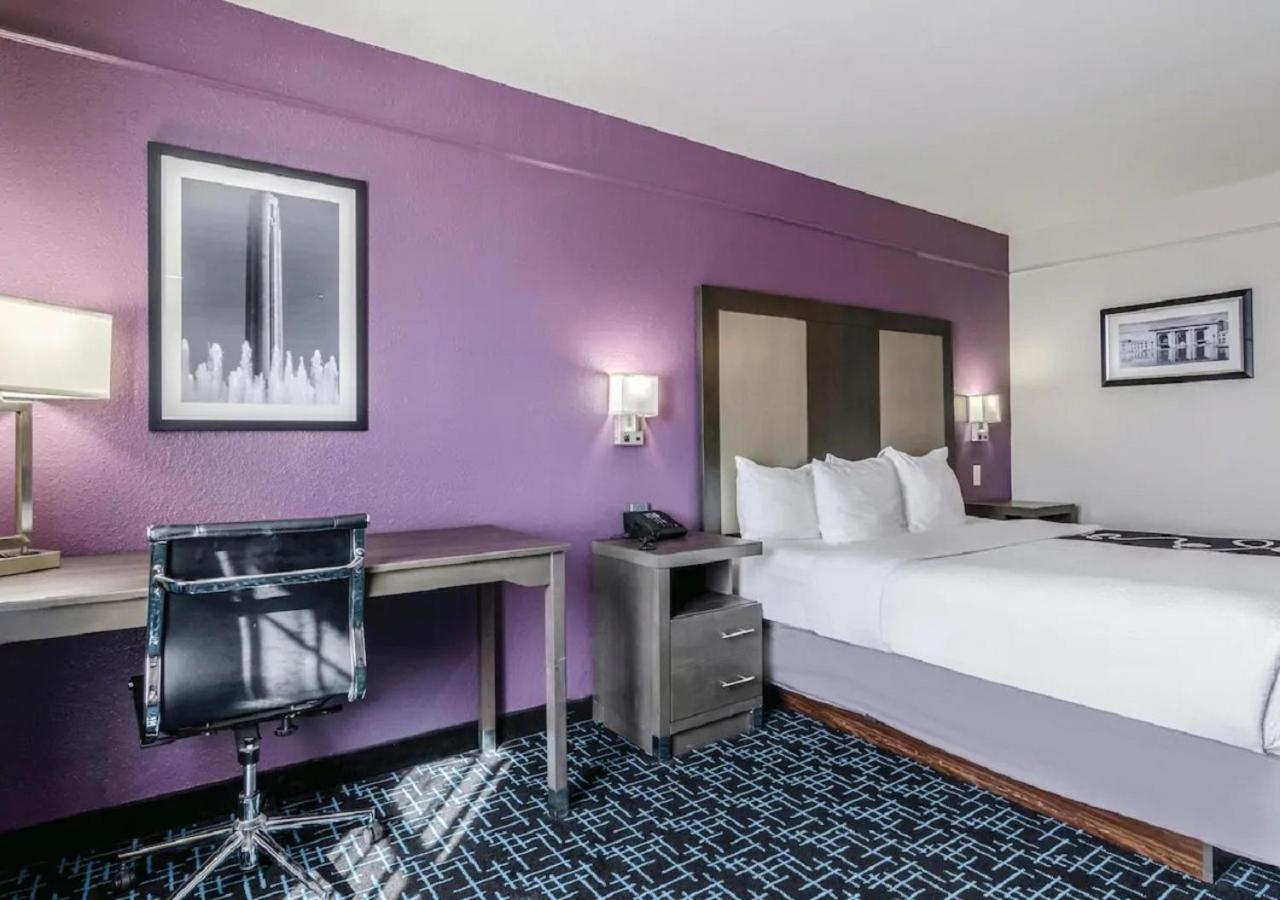 Hotel La Quinta By Wyndham Kansas Airport 3*
