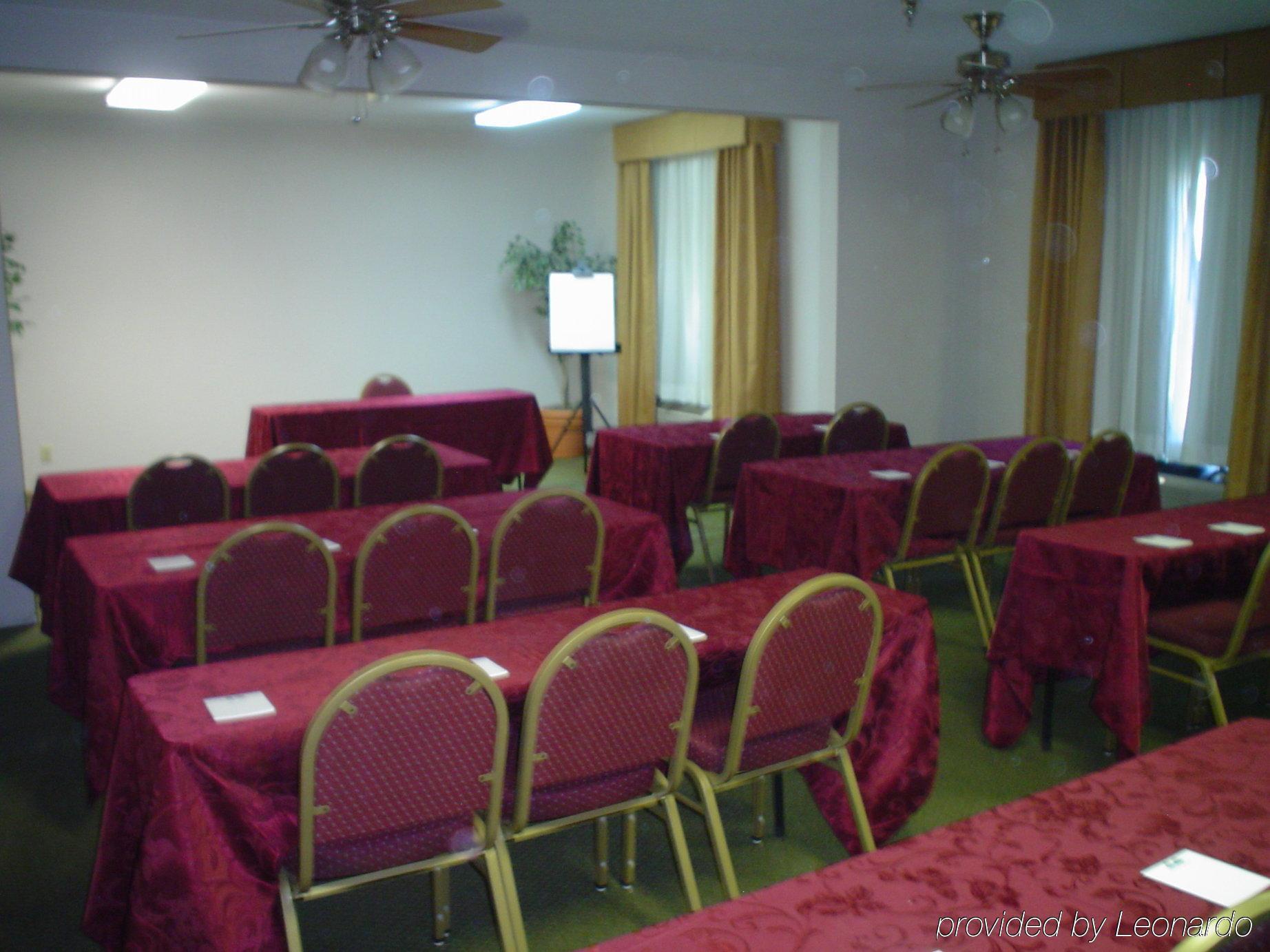 Hotel La Quinta By Wyndham Kansas Airport 3*